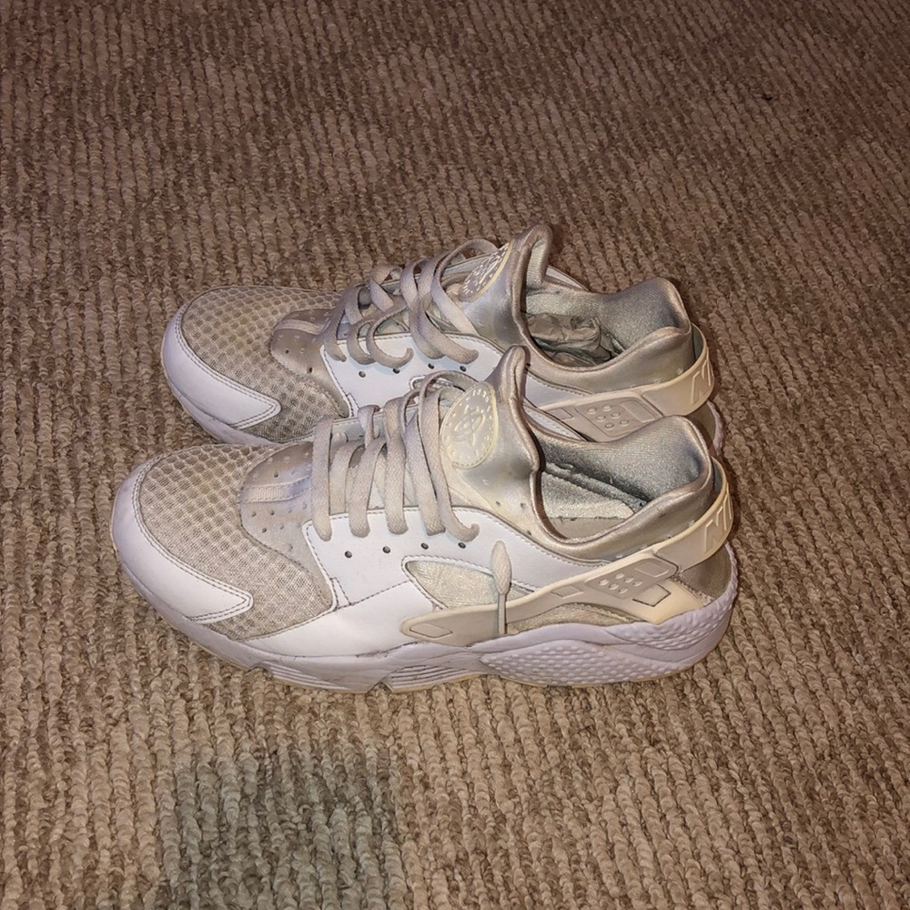 White Nike Huaraches